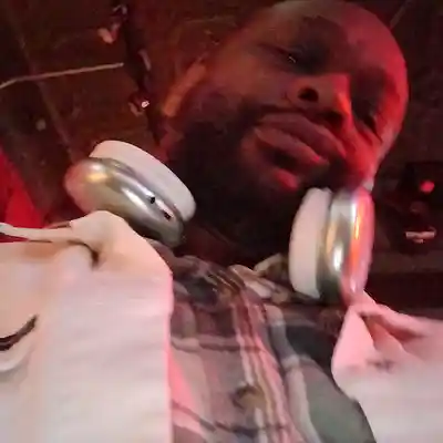 Picture for song 'Im_dedicated' by artist 'vegasvel'