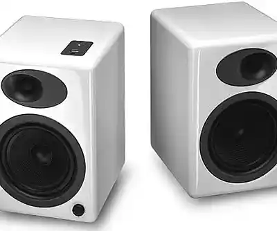 Picture for song 'we the best.MP3' by artist 'skello'