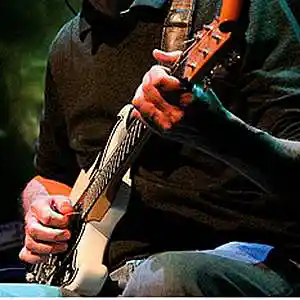 Picture for song 'Middling' by artist 'Garth Jones'