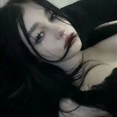 Picture for song 'BORN TO BREAK' by artist 'HOLLYWOOD LEGEND PRODUCTIONS'