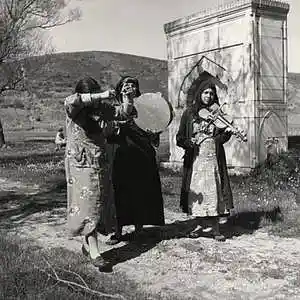 Picture for song 'Walking Tall playalong' by artist 'Caravan World Music Ensemble'