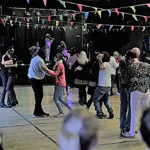 Picture for song 'Sencillo baile' by artist 'Estelle Derrien'