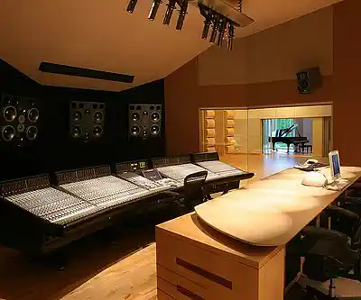 Picture for song 'Shouts Out To Hatas' by artist 'romusic'