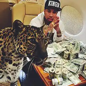 Picture for song 'Club Floor (Buy 1 Get 1 FREE)' by artist 'SkyCashBeats'