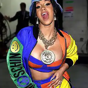 Picture for song 'Shake That (BUY 1 GET 1 FREE)' by artist 'Knolox'