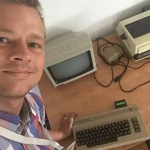 Picture for song 'quakkelstein house' by artist 'Commodore64'