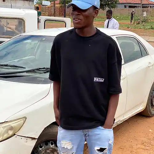 Picture for song 'Khendzo feat King Less De Rapper' by artist 'KING LESS DE RAPPER'