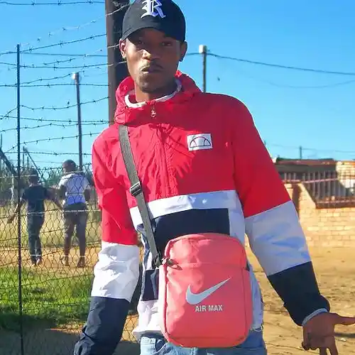 Picture for song 'she cares' by artist 'MatshedY Rsa'