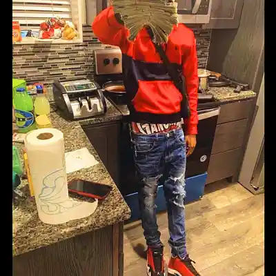 Picture for song 'Feel Less / LUCKI x Sample Type Beat' by artist 'Leeked'