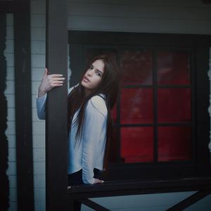 Picture for song 'Leave The Light ON' by artist 'Round The Globe'